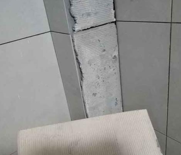 精河瓷砖空鼓维修公司分享下厨房瓷砖脱落的补救措施。